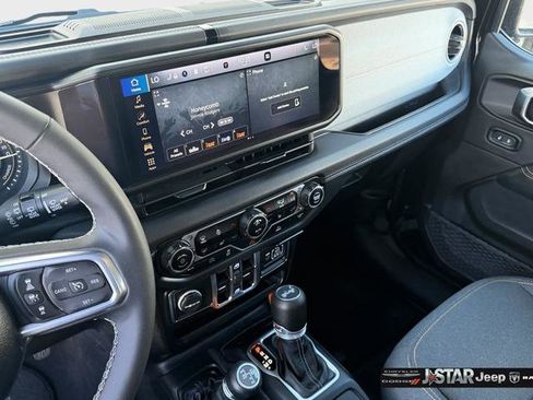 Used 2025 Jeep Wrangler Unlimited Sahara image 14