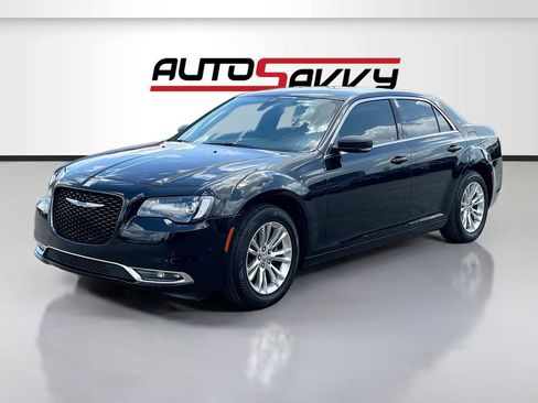 Used 2021 Chrysler 300 Touring L RWD image 3