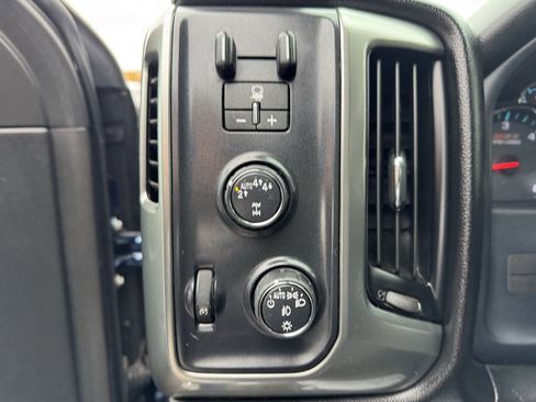 Used 2018 Chevrolet Silverado 1500 LT w/ All Star Edition image 10