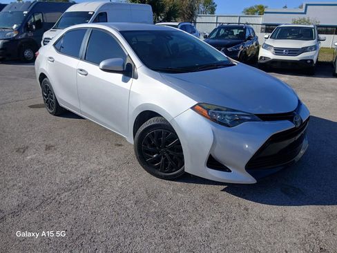 Used 2018 Toyota Corolla LE FWD image 1