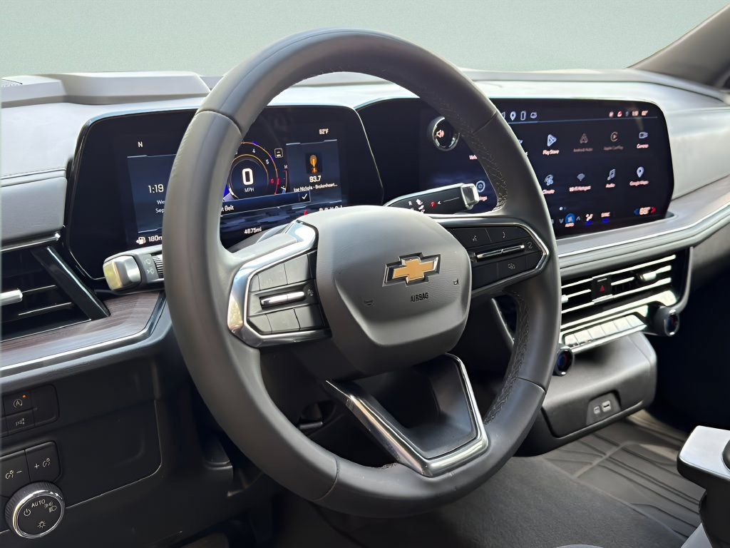 Used 2025 Chevrolet Tahoe LS AWD/4WD image 13