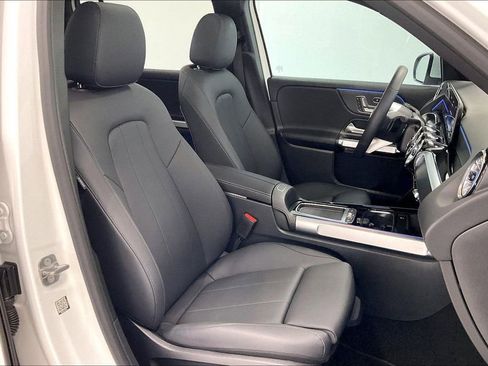 Used 2026 Mercedes-Benz GLB 250 4MATIC image 8