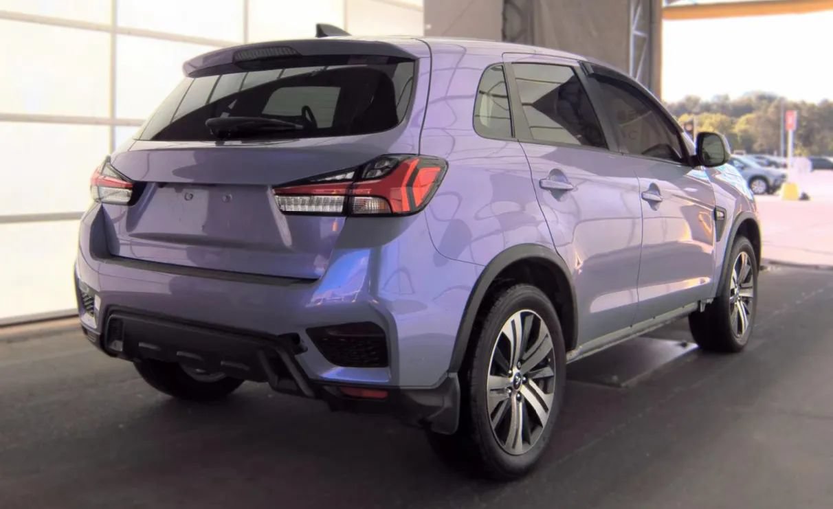 Used 2023 Mitsubishi Outlander Sport AWD image 3