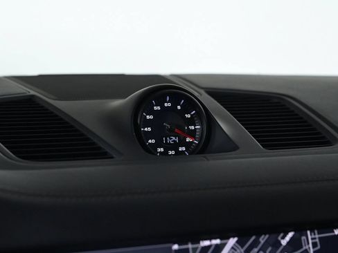 Certified 2023 Porsche Cayenne Coupe AWD/4WD image 22