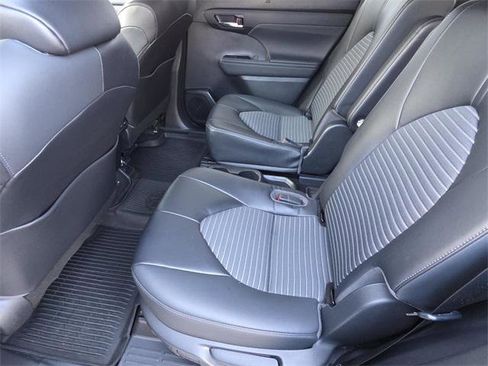 Certified 2023 Toyota Highlander XSE image 10