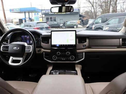 Used 2024 Ford Expedition Limited image 7