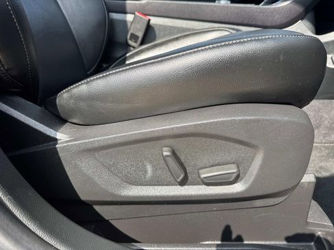 Used 2022 Ford Edge Titanium AWD/4WD image 12