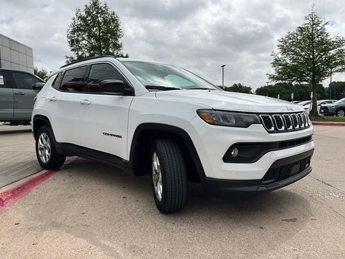 Used 2025 Jeep Compass Latitude image 4