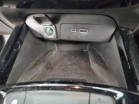 Used 2025 Chevrolet Trax RS w/ Sunroof Package FWD image 17