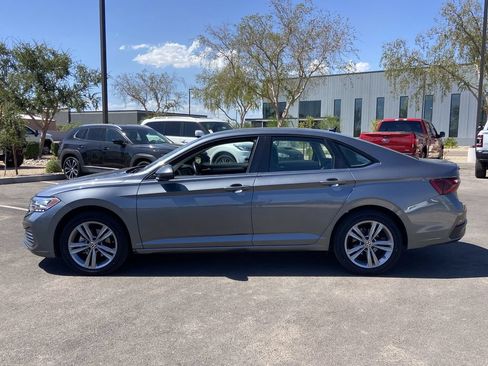 Used 2024 Volkswagen Jetta SE FWD image 4