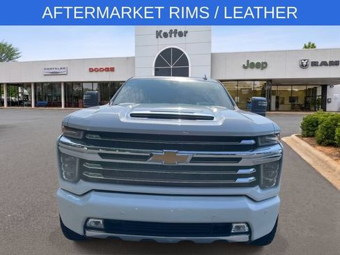 Used 2020 Chevrolet Silverado 2500 High Country w/ Technology Package AWD/4WD image 3