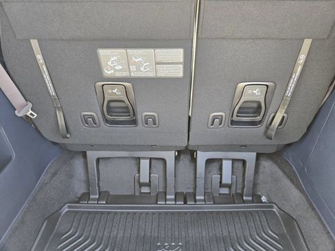 New 2026 Kia Carnival EX FWD image 22
