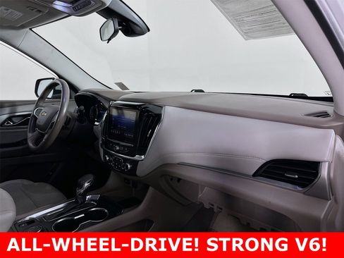 Used 2021 Chevrolet Traverse LT image 28