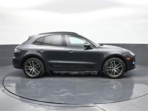 Used 2025 Porsche Macan image 21