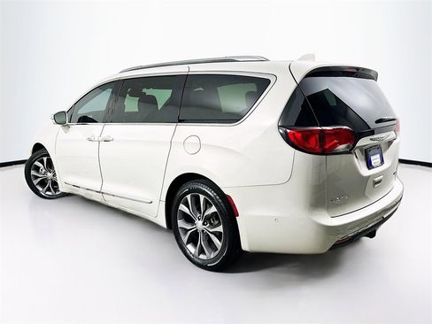 Used 2019 Chrysler Pacifica Limited w/ Tire & Wheel Group image 6