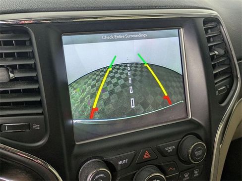 Used 2018 Jeep Grand Cherokee Limited w/ Luxury Group II image 19