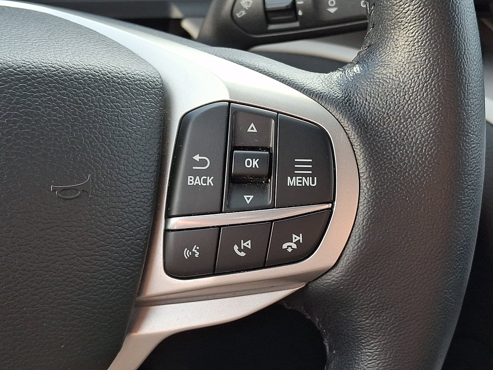 Certified 2023 Ford Explorer XLT w/ Equipment Group 202A AWD/4WD image 23