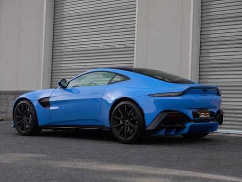 Used 2021 Aston Martin V8 Vantage Coupe RWD image 29