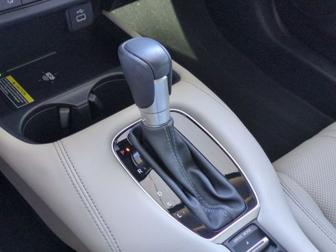 Used 2024 Honda HR-V EX-L image 10