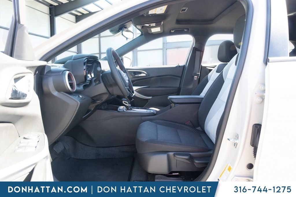 New 2026 Chevrolet Trax RS w/ Sunroof Package FWD image 4