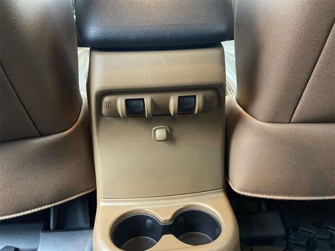 Used 2017 Jeep Wrangler Unlimited Rubicon w/ Connectivity Group image 18