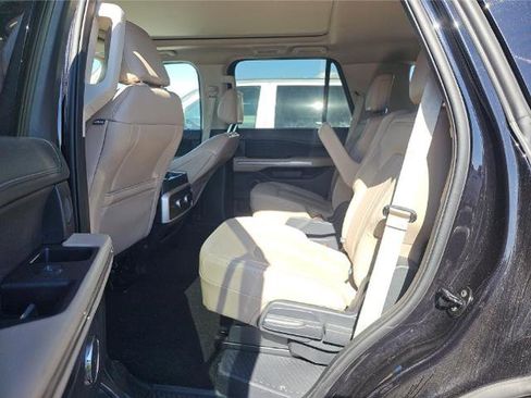Used 2024 Ford Expedition Limited AWD/4WD image 8