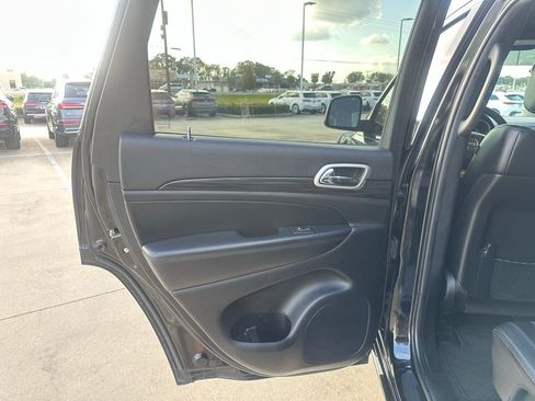 Used 2022 Jeep Grand Cherokee Laredo X image 20