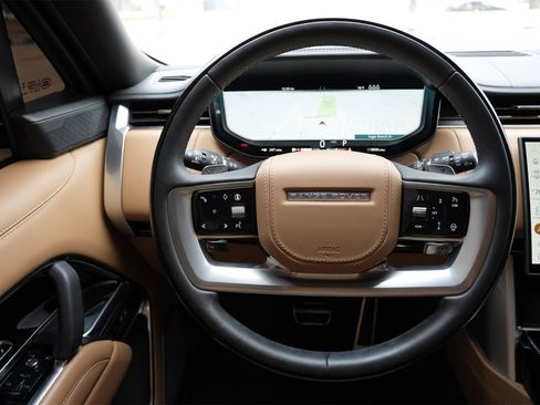 Used 2025 Land Rover Range Rover Long Wheelbase Autobiography image 10