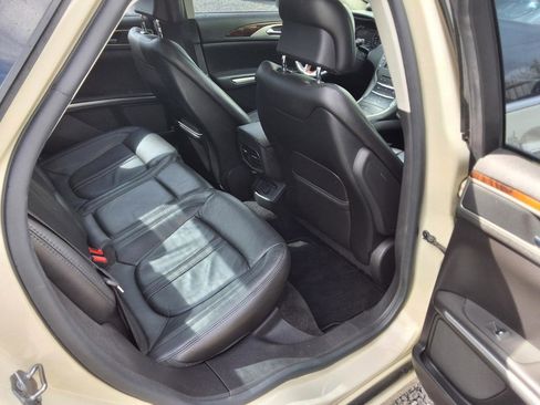 Used 2014 Lincoln MKZ image 24