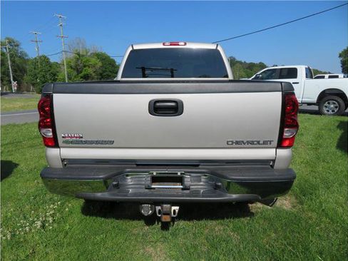 Used 2005 Chevrolet Silverado 2500 LT w/ Heavy-Duty Power Package AWD/4WD image 16