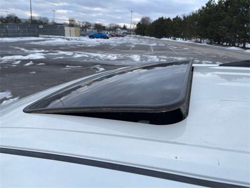 Used 2017 Toyota Sienna XLE image 7