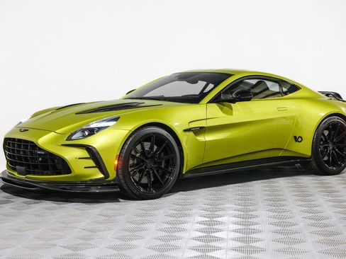 Used 2025 Aston Martin V8 Vantage Coupe RWD image 18