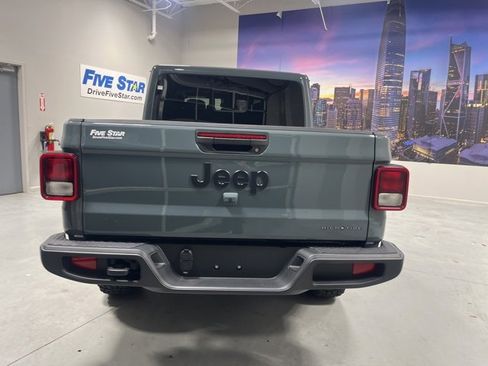 New 2025 Jeep Gladiator Sport image 23