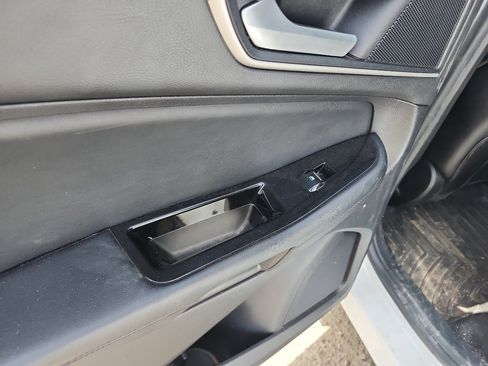 Used 2020 Ford Edge SEL image 16