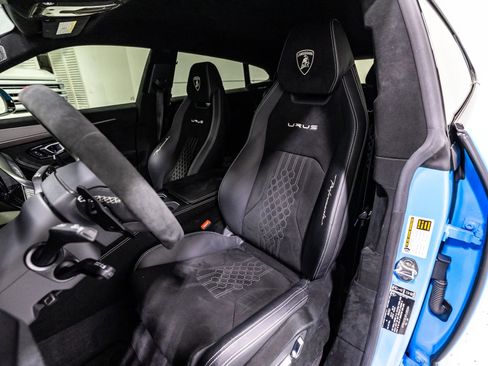 Used 2023 Lamborghini Urus Performante AWD/4WD image 47