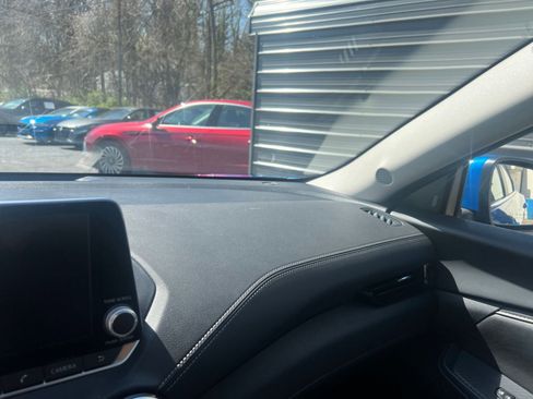 Used 2025 Nissan Sentra SV image 30