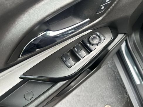 Used 2025 Chevrolet Trax LT FWD image 17