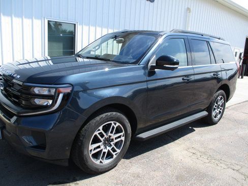 Used 2025 Ford Expedition Active AWD/4WD image 2
