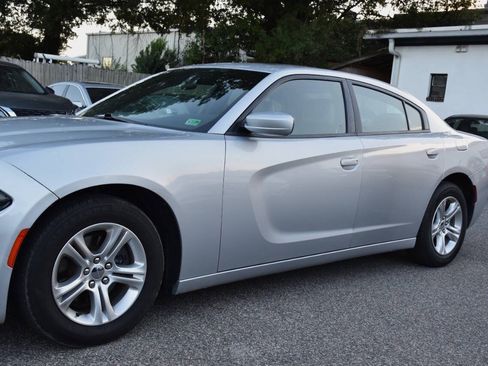 Used 2021 Dodge Charger SXT w/ Leather Interior Group RWD image 4