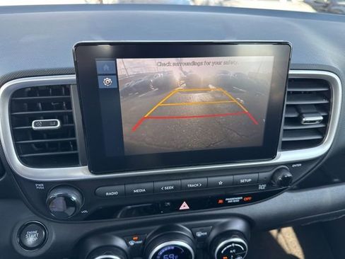 Certified 2024 Hyundai Venue SEL image 15