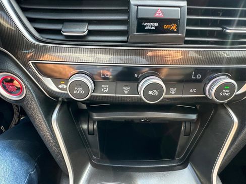 Used 2018 Honda Accord Sport image 14