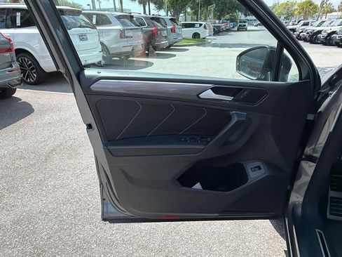 Used 2022 Volkswagen Tiguan SE R-Line image 23