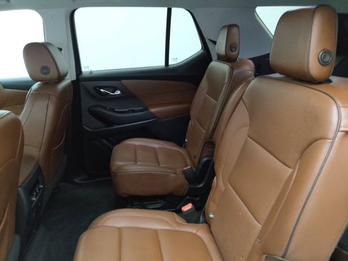 Used 2018 Chevrolet Traverse High Country AWD/4WD image 18