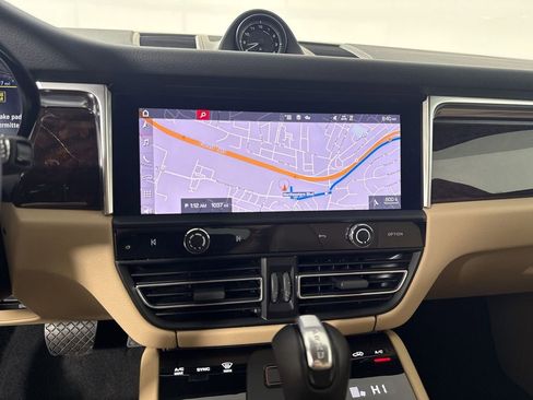 Certified 2023 Porsche Macan Turbo AWD/4WD image 27