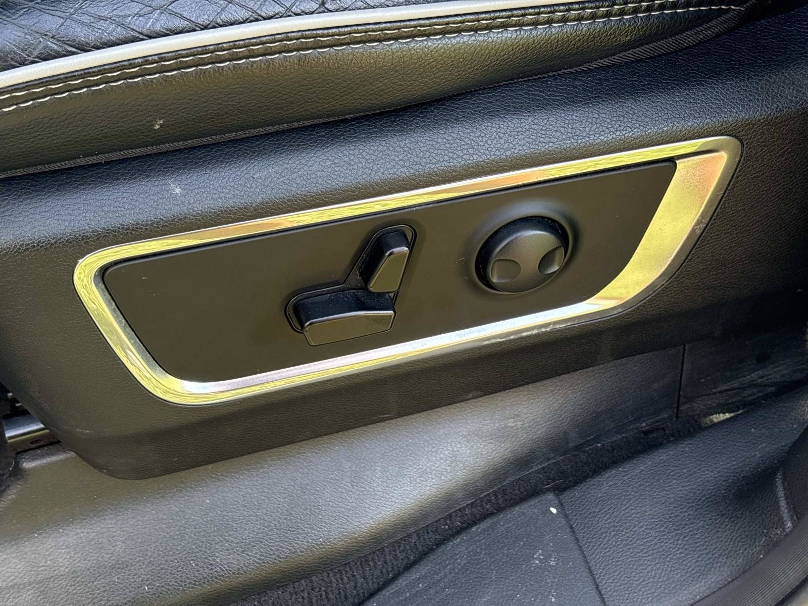 Used 2025 RAM 1500 Laramie AWD/4WD image 19