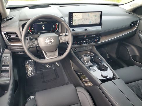 Certified 2026 Nissan Rogue Platinum w/ Platinum Premium Package image 16