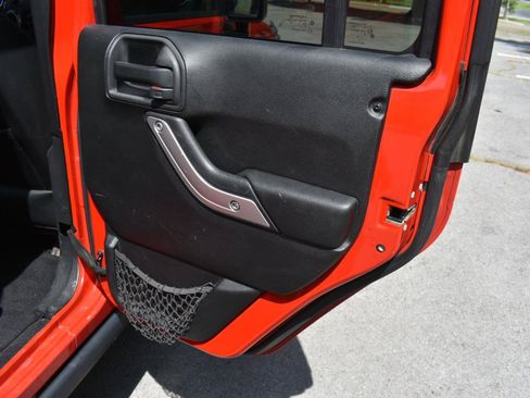 Used 2014 Jeep Wrangler Unlimited Rubicon w/ Connectivity Group AWD/4WD image 24