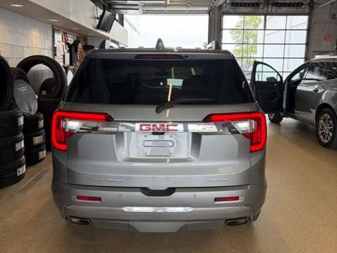 Used 2023 GMC Acadia Denali w/ Denali Ultimate Package AWD/4WD image 2