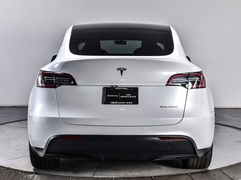Used 2023 Tesla Model Y Long Range AWD/4WD image 5