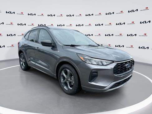 Used 2023 Ford Escape ST-Line FWD image 1